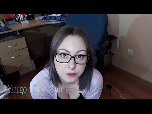 ❤️ Σέξι κορίτσι με γυαλιά πιπιλίζει Dildo βαθιά στην κάμερα ❤️❌ Σπιτικό πορνό ☑